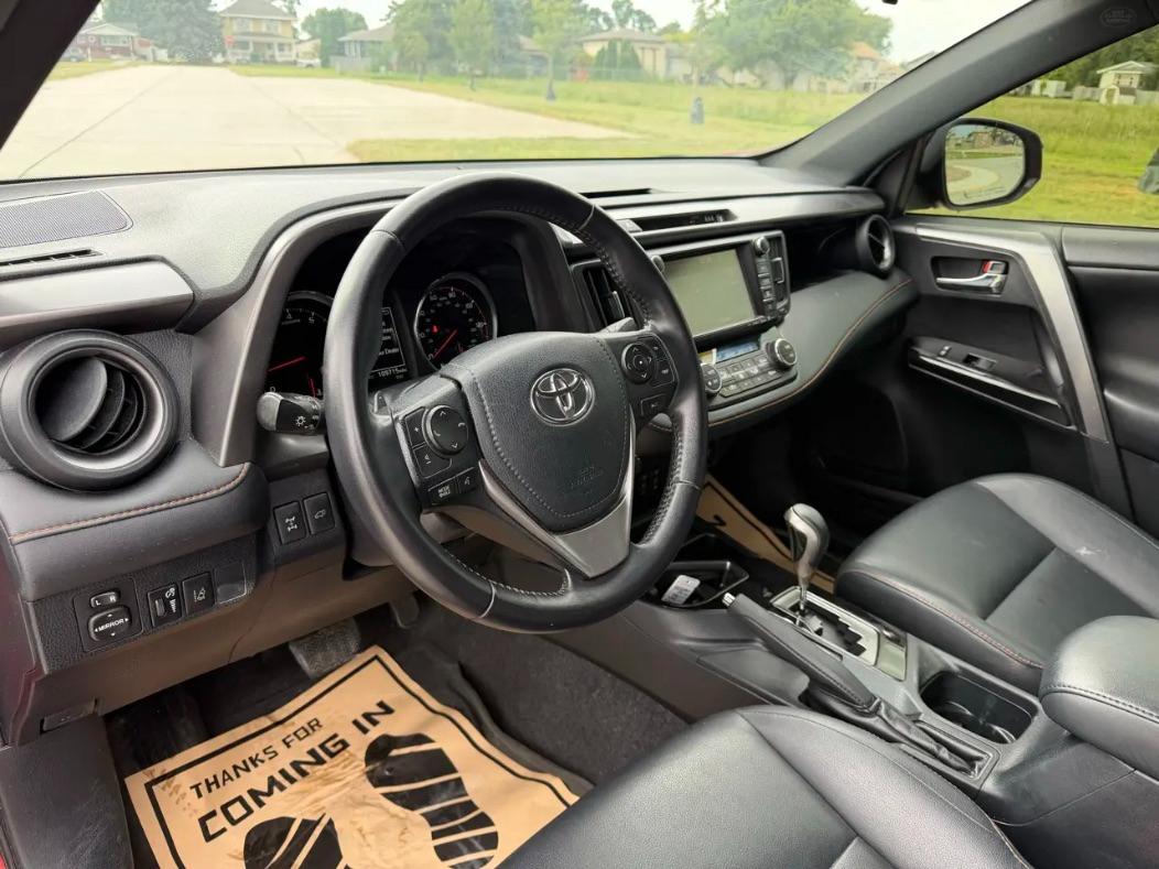 Toyota RAV4 SE 4WD 2017