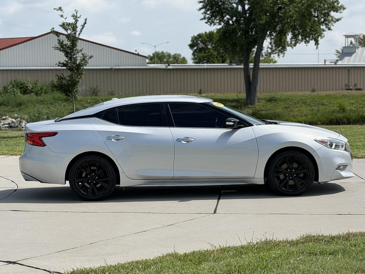 Nissan Maxima SV 3.5L 2017