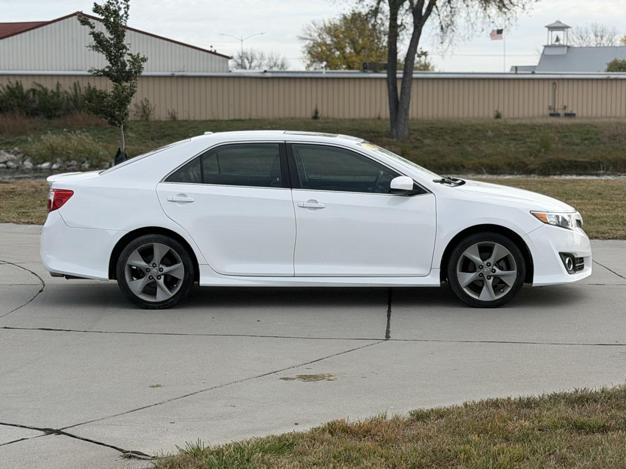 Toyota Camry SE V6 2012
