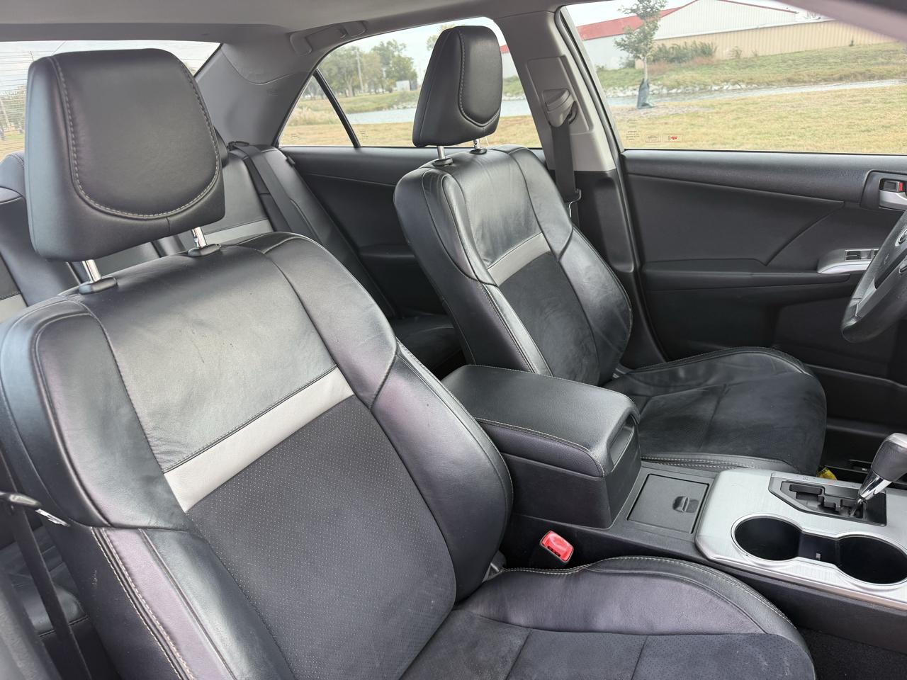 Toyota Camry SE V6 2012