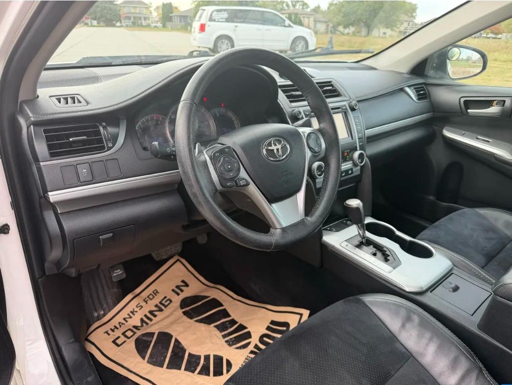 Toyota Camry SE V6 2012
