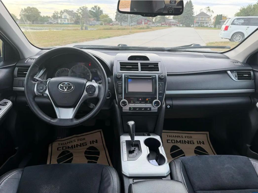 Toyota Camry SE V6 2012