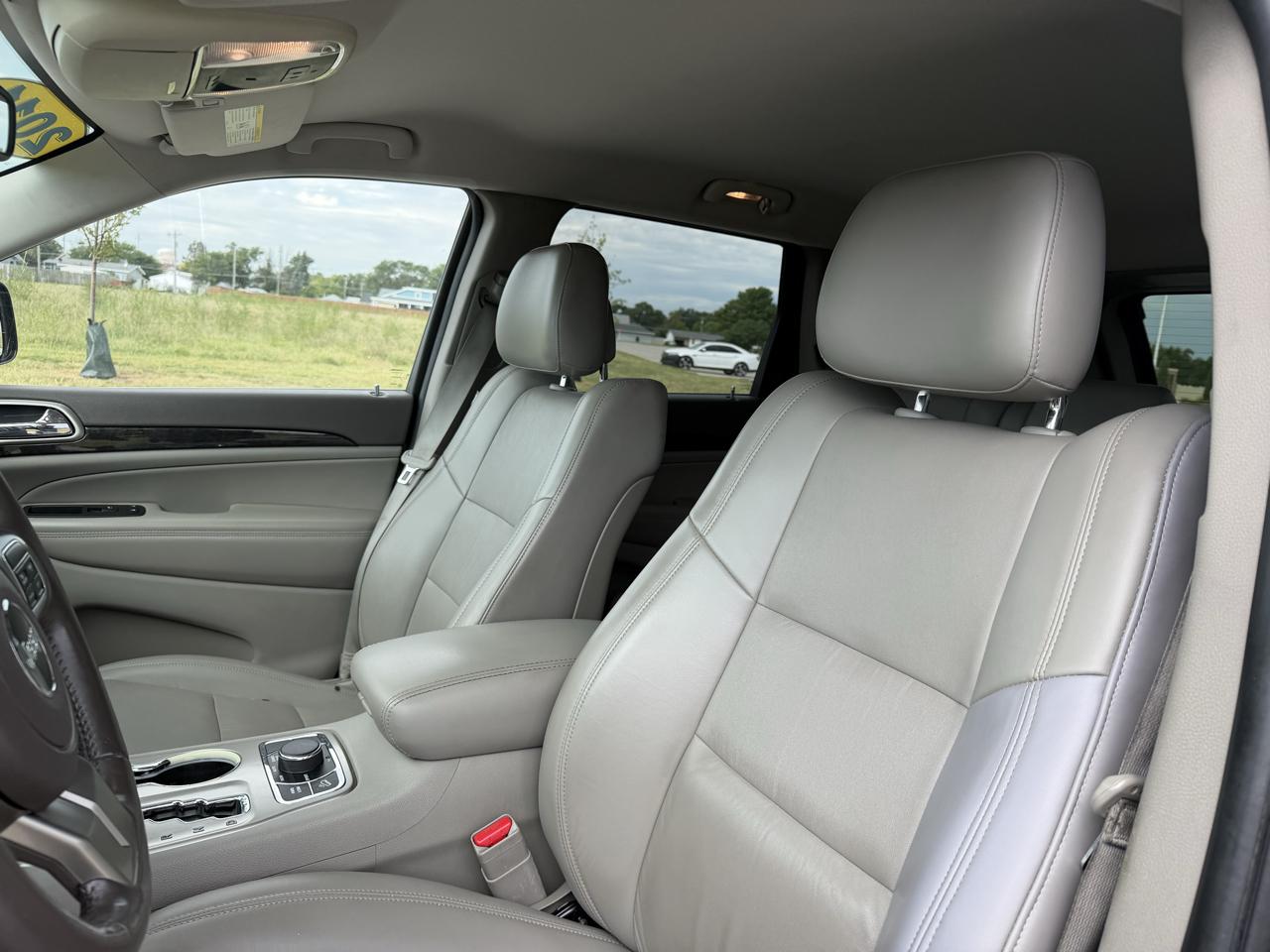 Jeep Grand Cherokee Laredo 4WD 2011