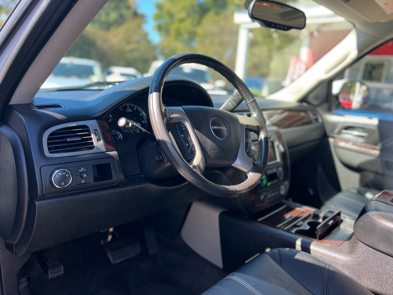 GMC Yukon AWD 4dr 1500 Denali 2011 GMC Yukon AWD 4dr 1500 Denali 2011