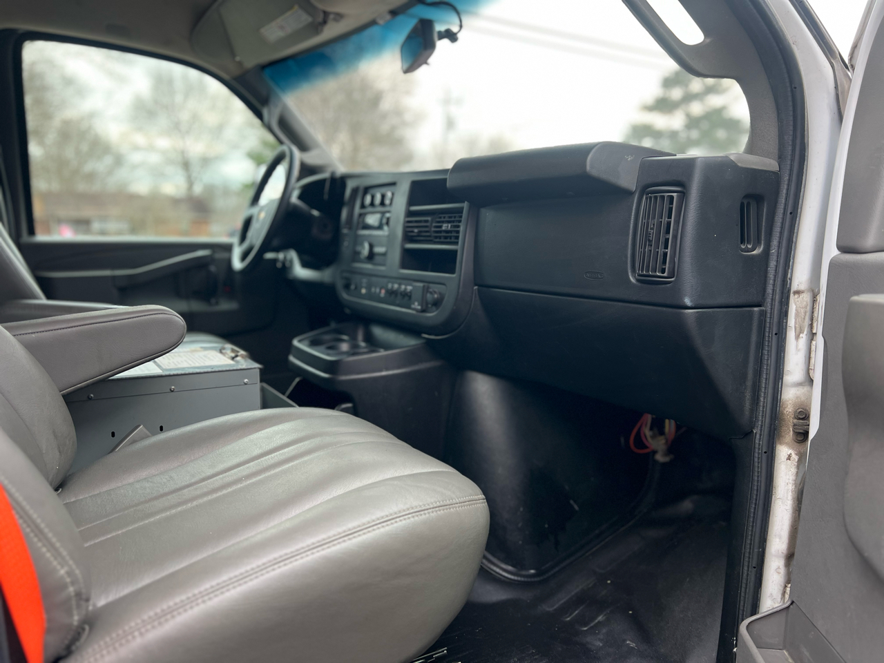 Chevrolet Express Cargo Van RWD 2500 135" 2017