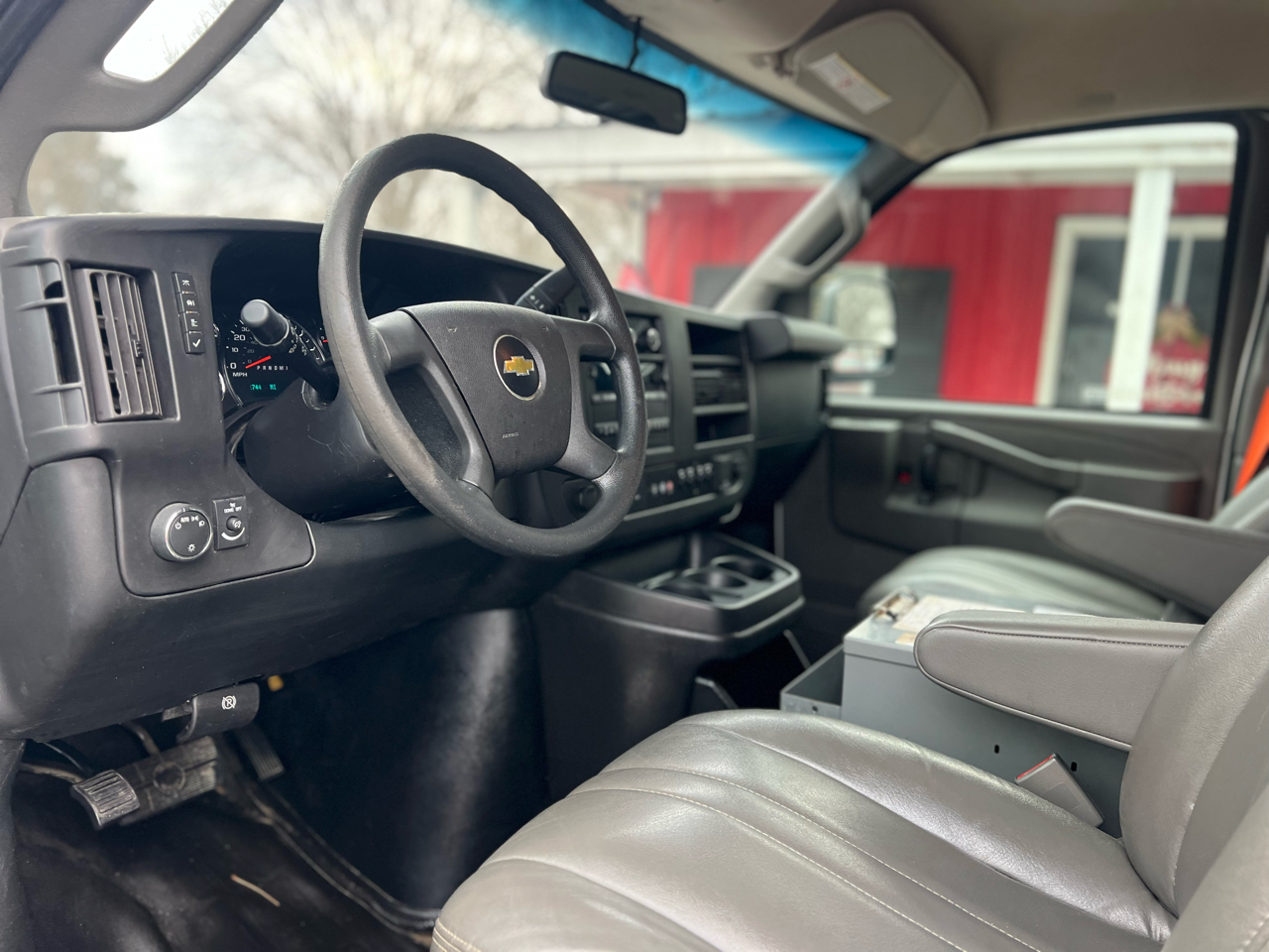 Chevrolet Express Cargo Van RWD 2500 135" 2017