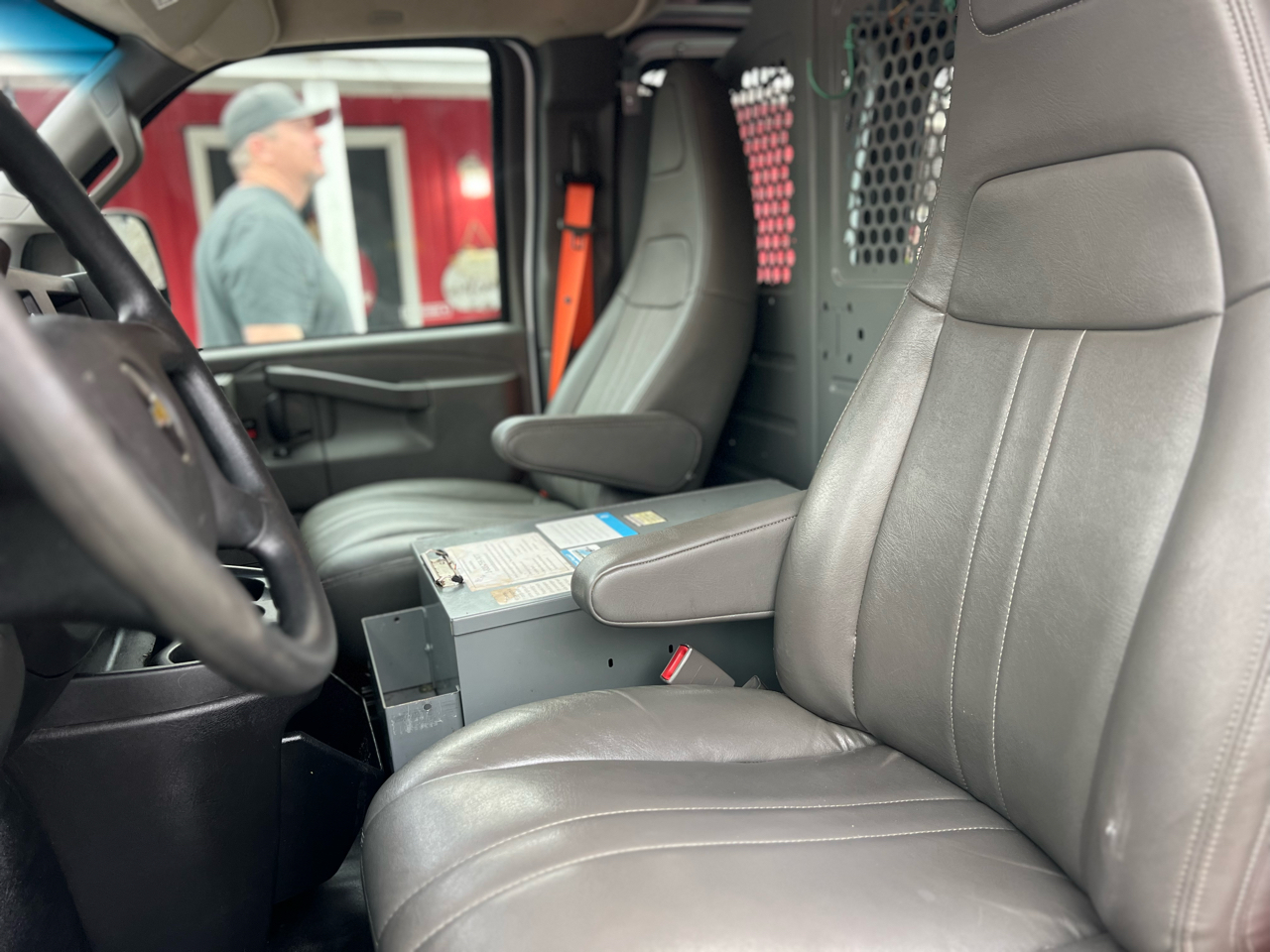 Chevrolet Express Cargo Van RWD 2500 135" 2017