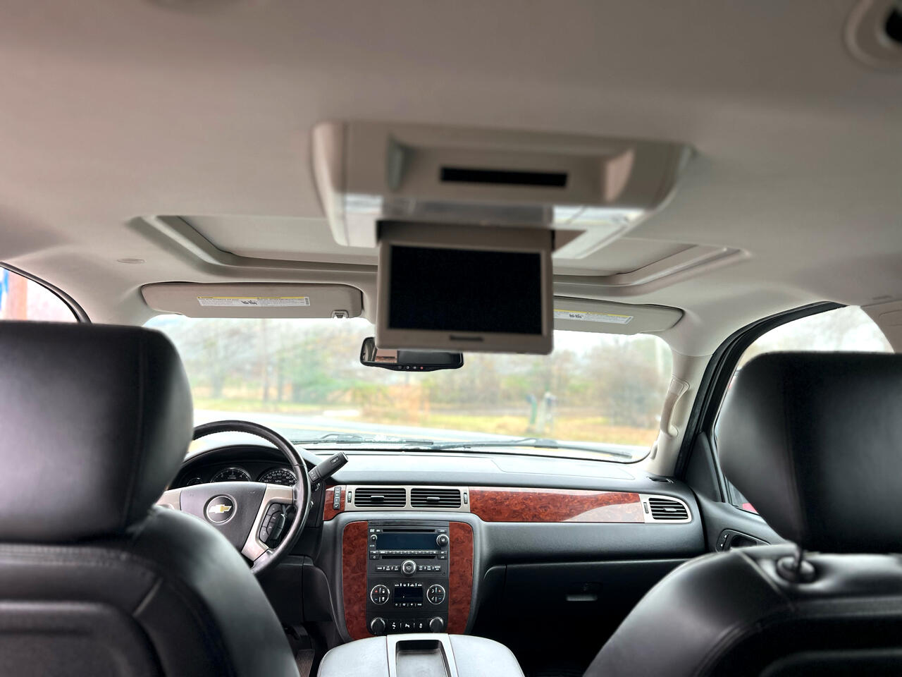 Chevrolet Suburban 2WD 4dr LT 2014