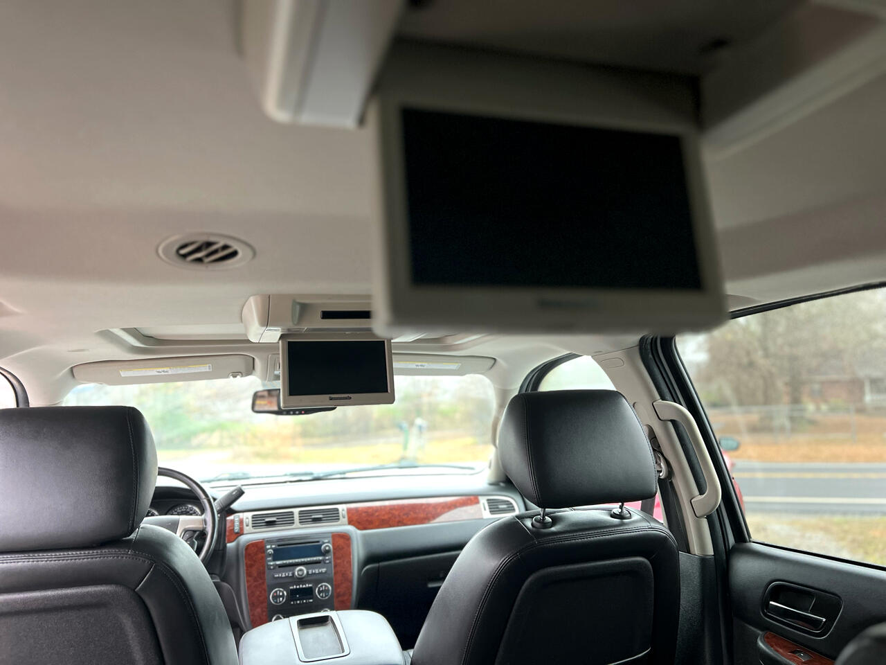 Chevrolet Suburban 2WD 4dr LT 2014