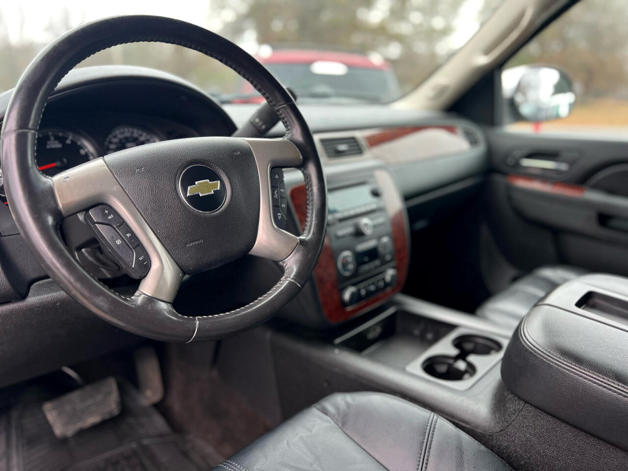 Chevrolet Suburban 2WD 4dr LT 2014