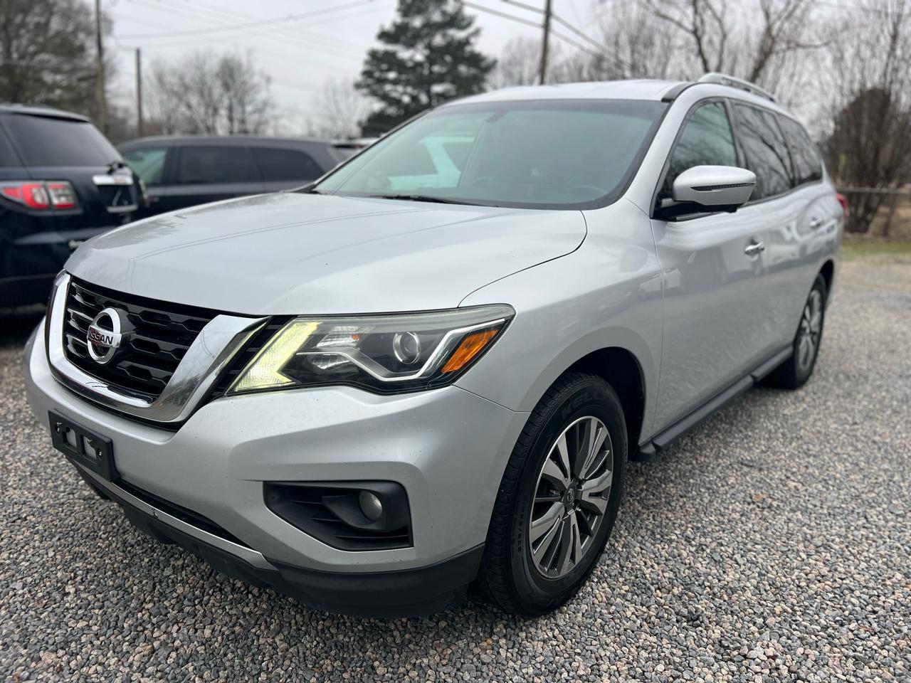 Nissan Pathfinder FWD Platinum 2017