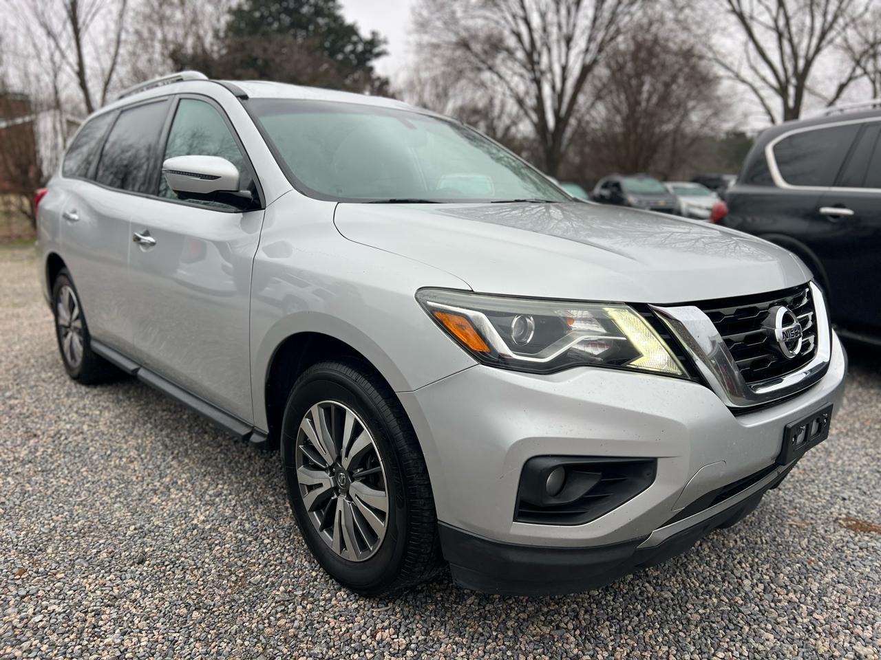 Nissan Pathfinder FWD Platinum 2017