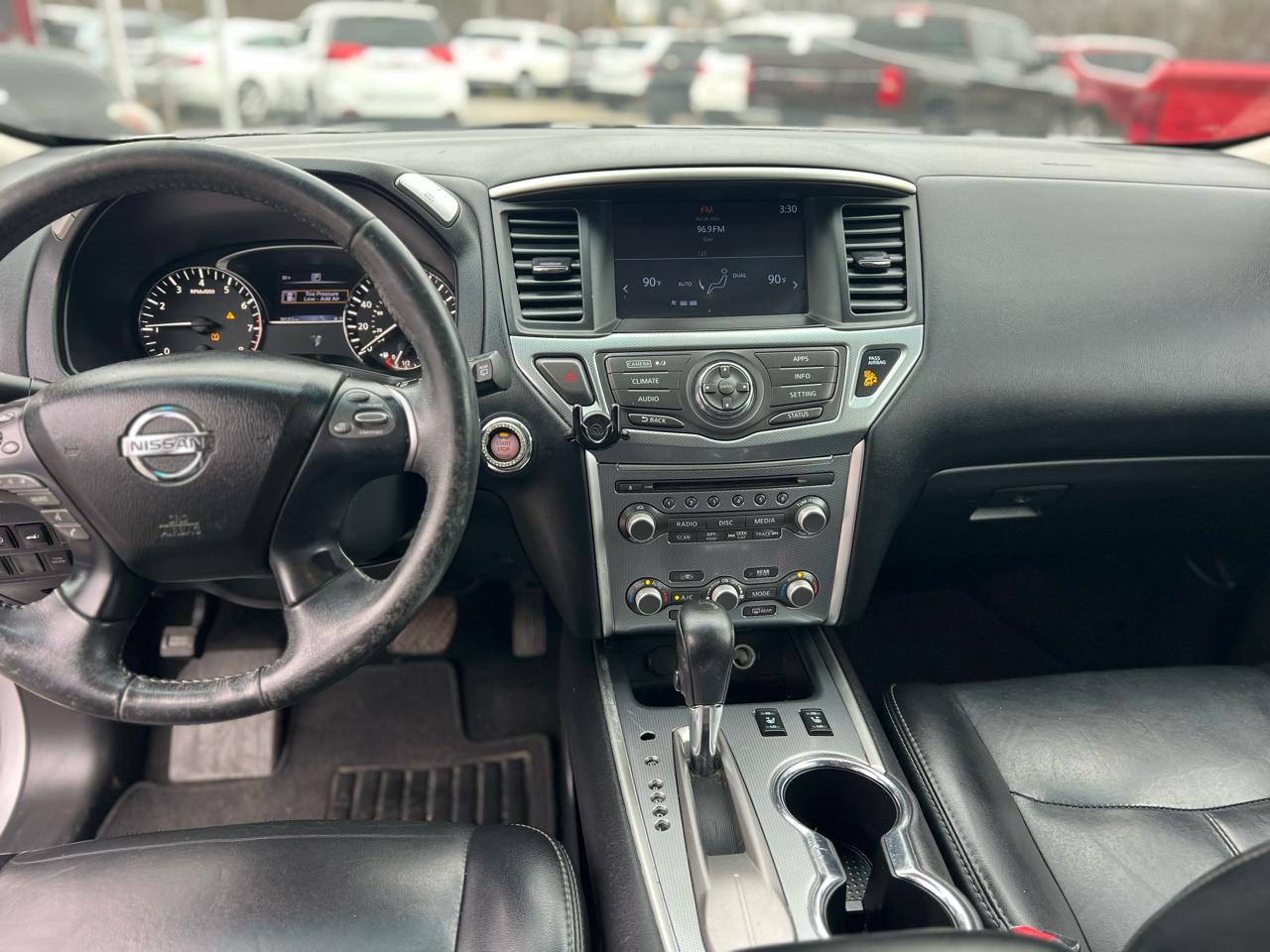 Nissan Pathfinder FWD Platinum 2017