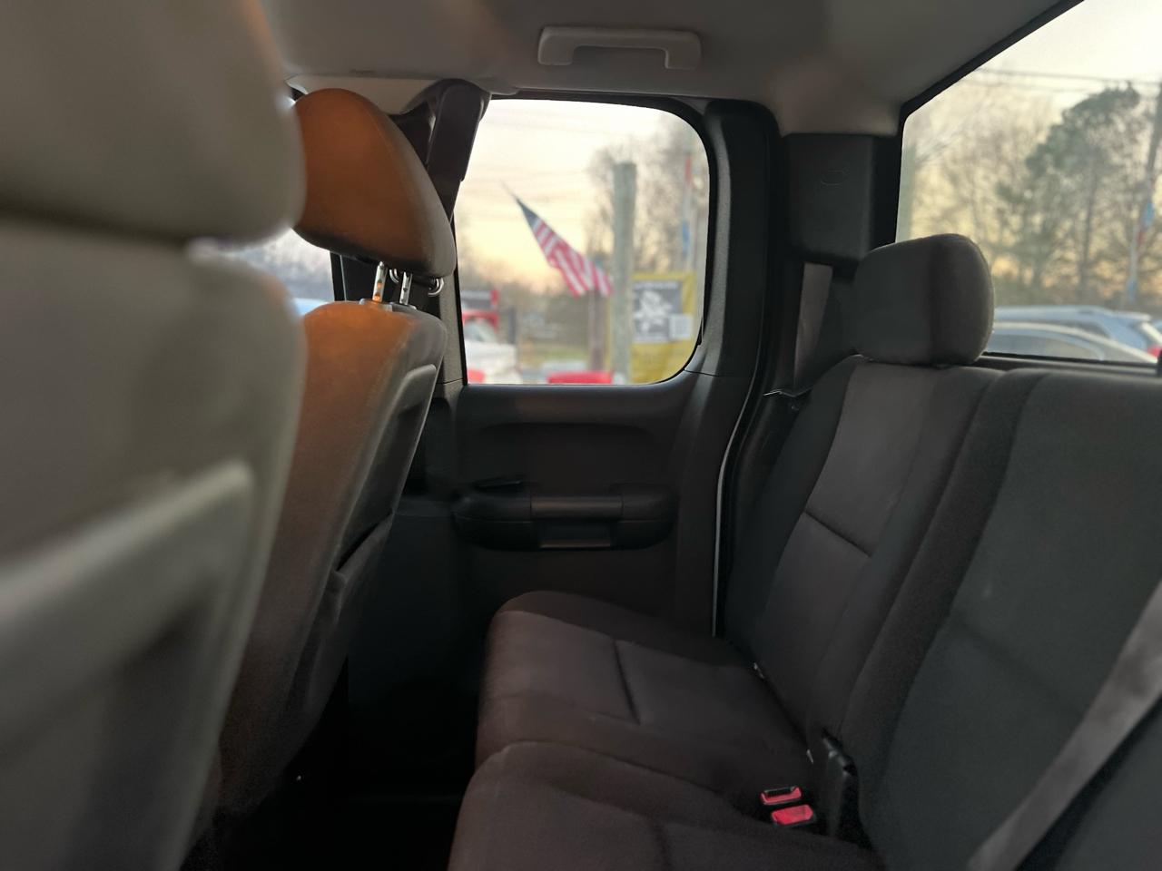 Chevrolet Silverado 1500 2WD Ext Cab 143.5" LT 2010