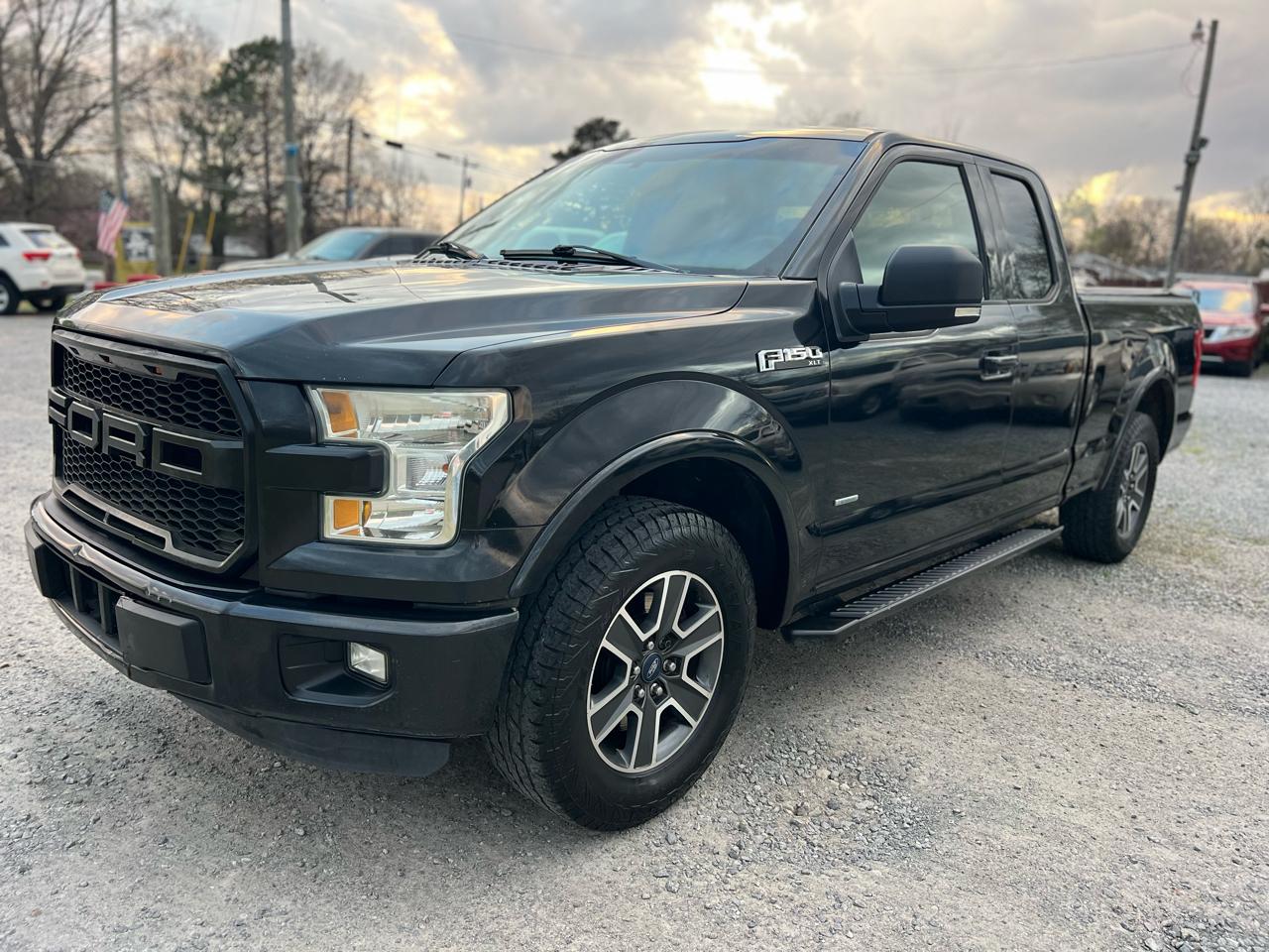 2015 Ford F-150 2WD SuperCab 145" Lariat