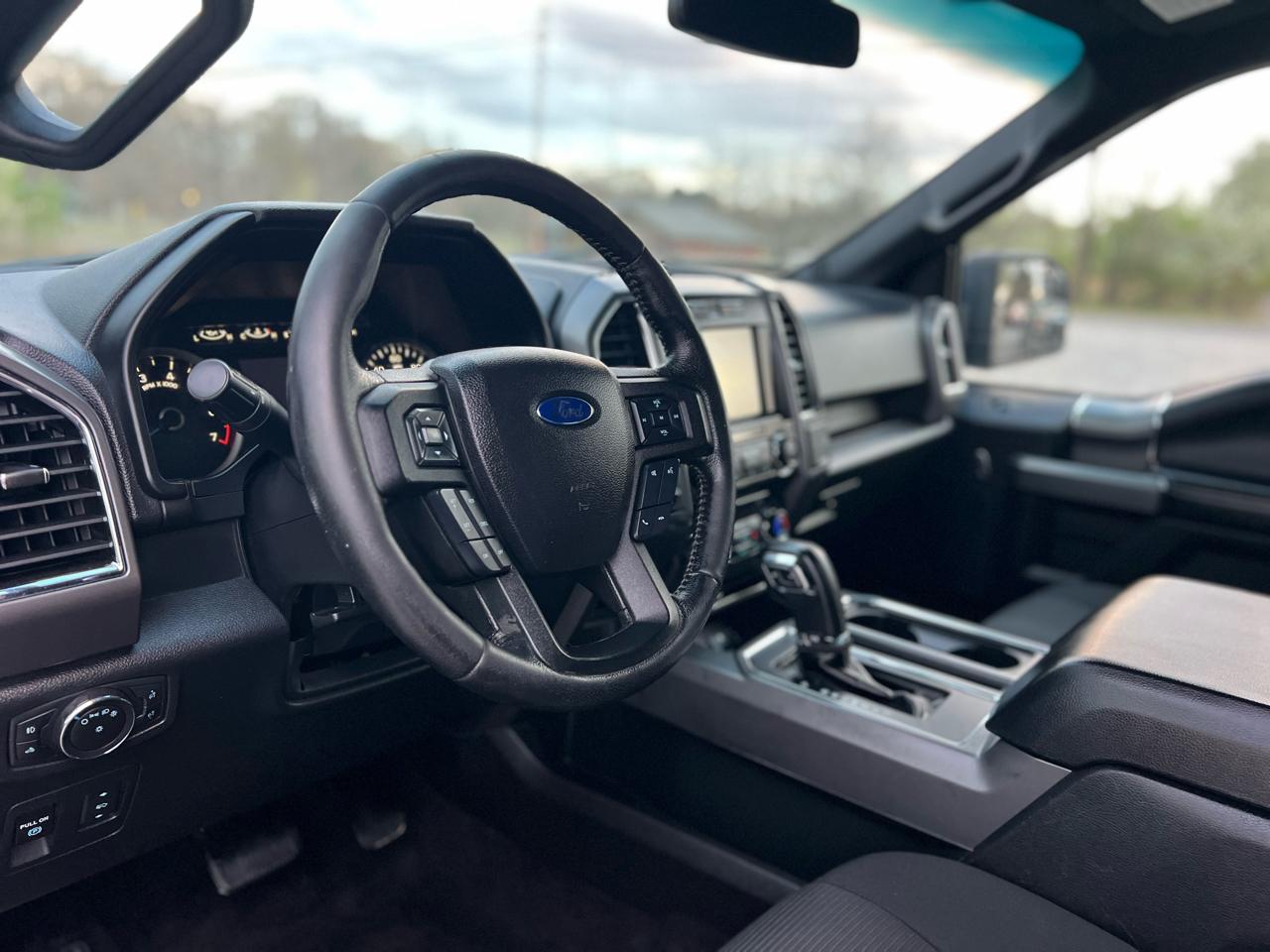 Ford F-150 2WD SuperCab 145" Lariat 2015