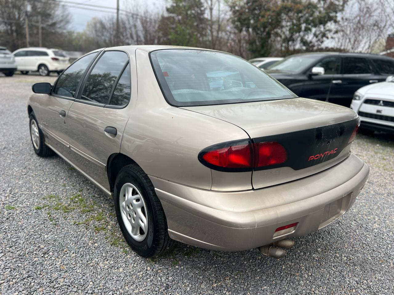 Pontiac Sunfire 4dr Sdn SE 1996