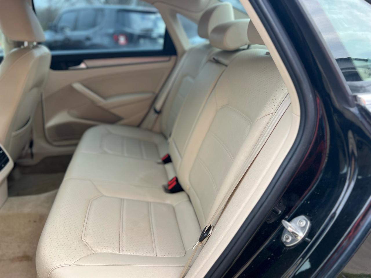 Volkswagen Passat 4dr Sdn 1.8T Auto Sport PZEV 2015