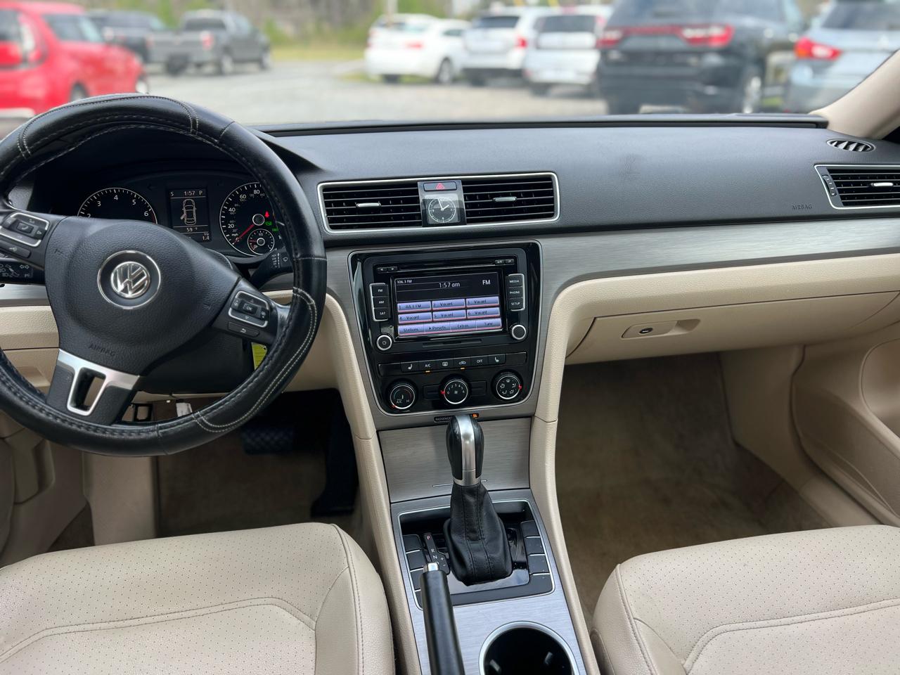 Volkswagen Passat 4dr Sdn 1.8T Auto Sport PZEV 2015