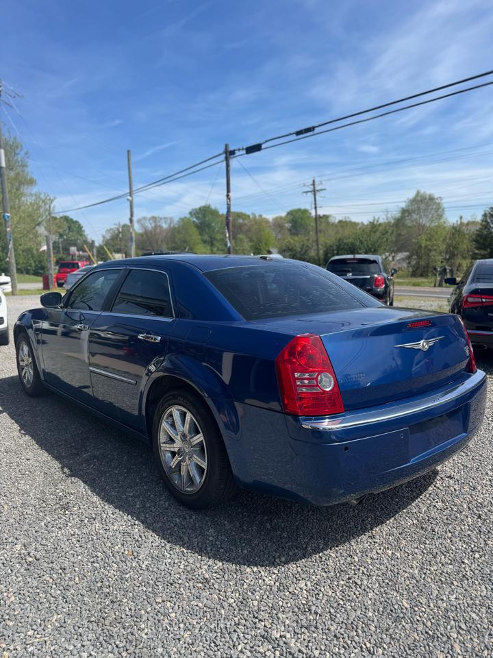 Chrysler 300 4dr Sdn 300C Hemi RWD 2010