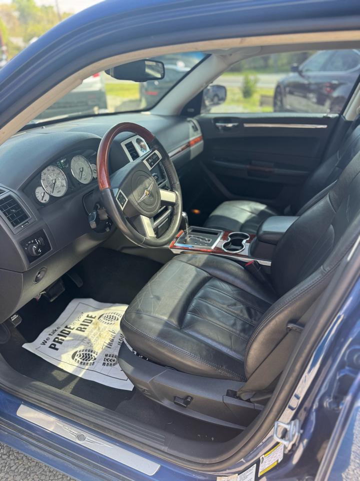 Chrysler 300 4dr Sdn 300C Hemi RWD 2010