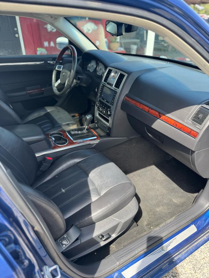 Chrysler 300 4dr Sdn 300C Hemi RWD 2010