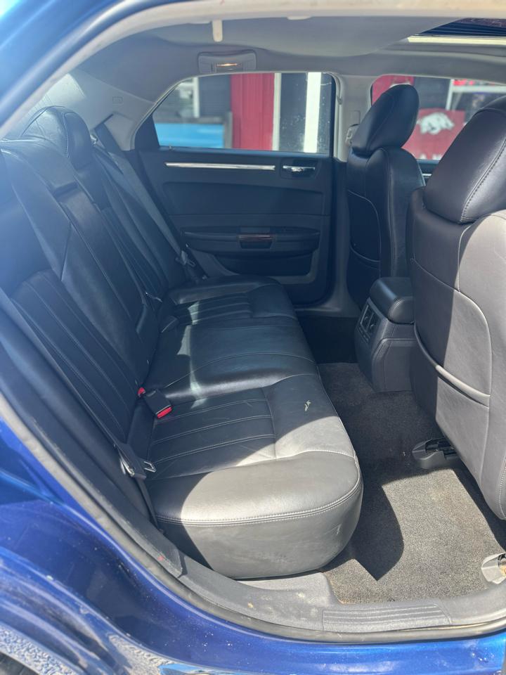 Chrysler 300 4dr Sdn 300C Hemi RWD 2010