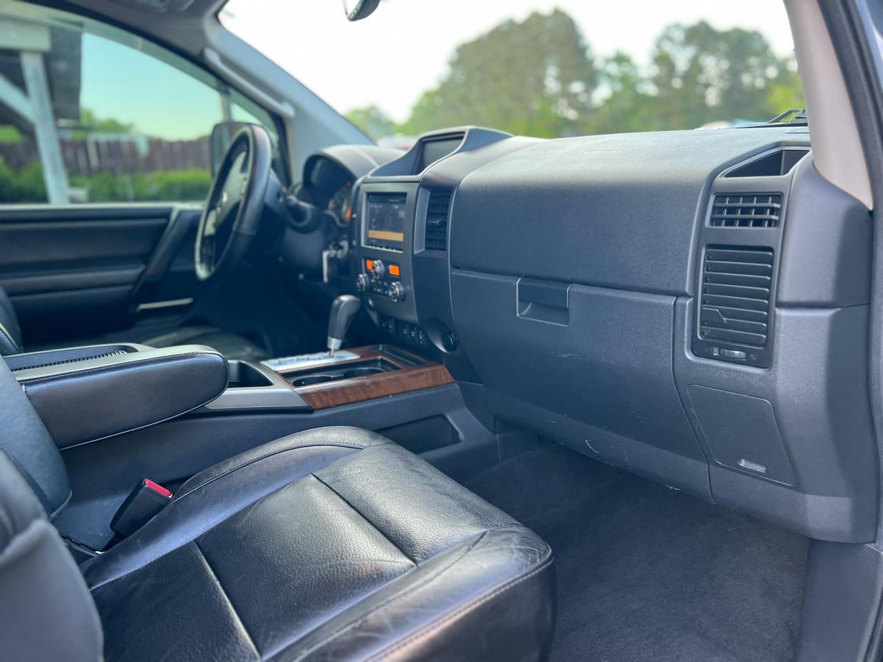 Nissan Titan 2WD Crew Cab SWB SL 2011