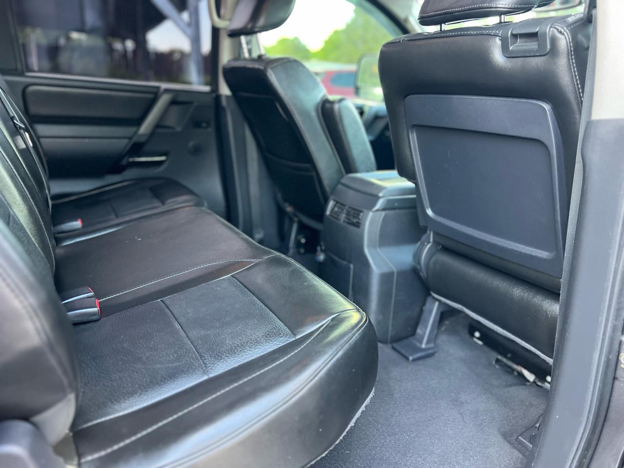 Nissan Titan 2WD Crew Cab SWB SL 2011