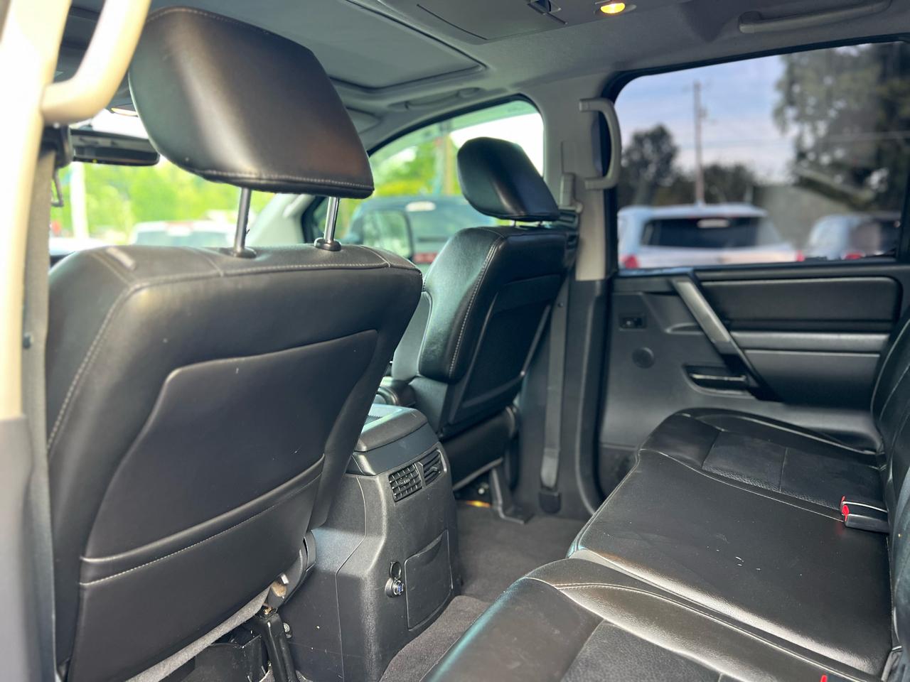 Nissan Titan 2WD Crew Cab SWB SL 2011