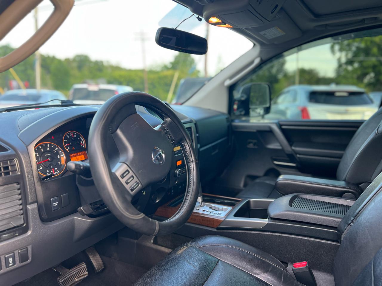 Nissan Titan 2WD Crew Cab SWB SL 2011