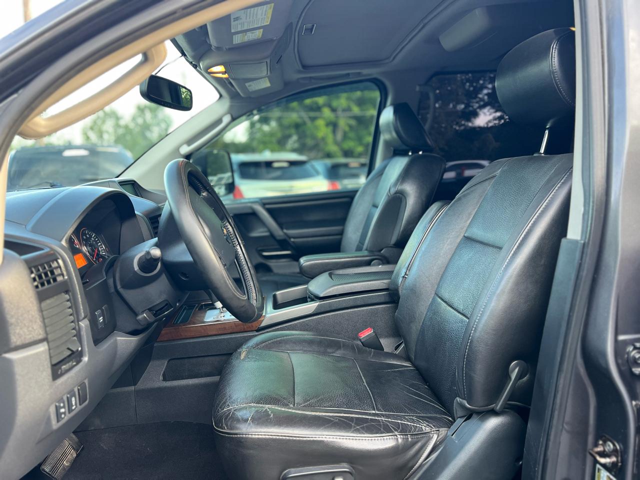 Nissan Titan 2WD Crew Cab SWB SL 2011