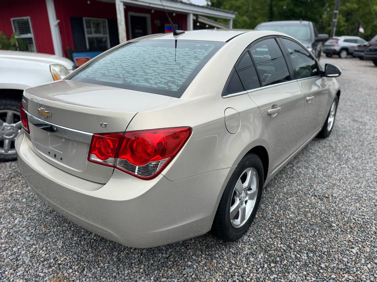 Chevrolet Cruze 4dr Sdn LT w/1LT 2011