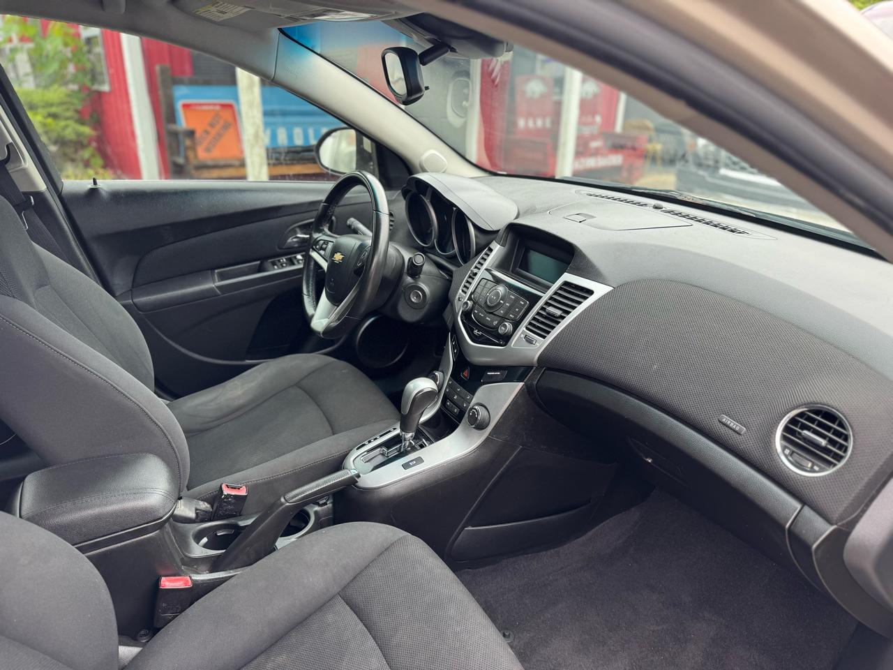 Chevrolet Cruze 4dr Sdn LT w/1LT 2011