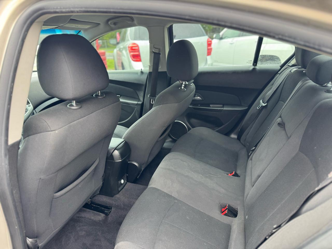 Chevrolet Cruze 4dr Sdn LT w/1LT 2011