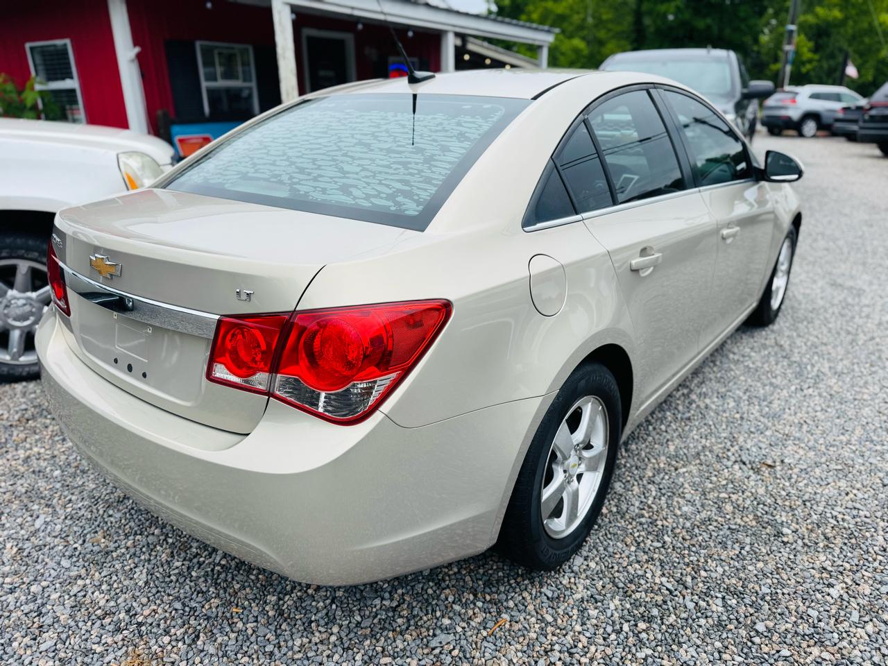 Chevrolet Cruze 4dr Sdn LT w/1LT 2011