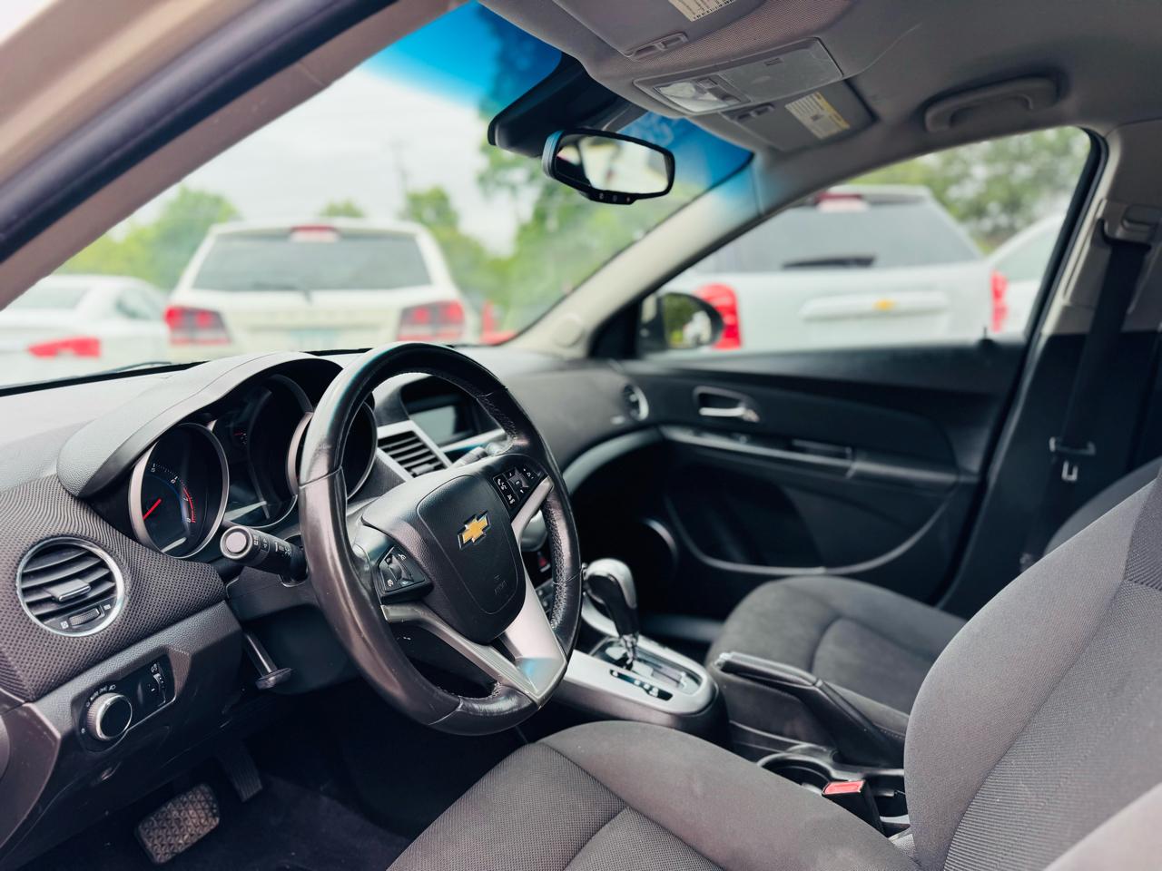 Chevrolet Cruze 4dr Sdn LT w/1LT 2011