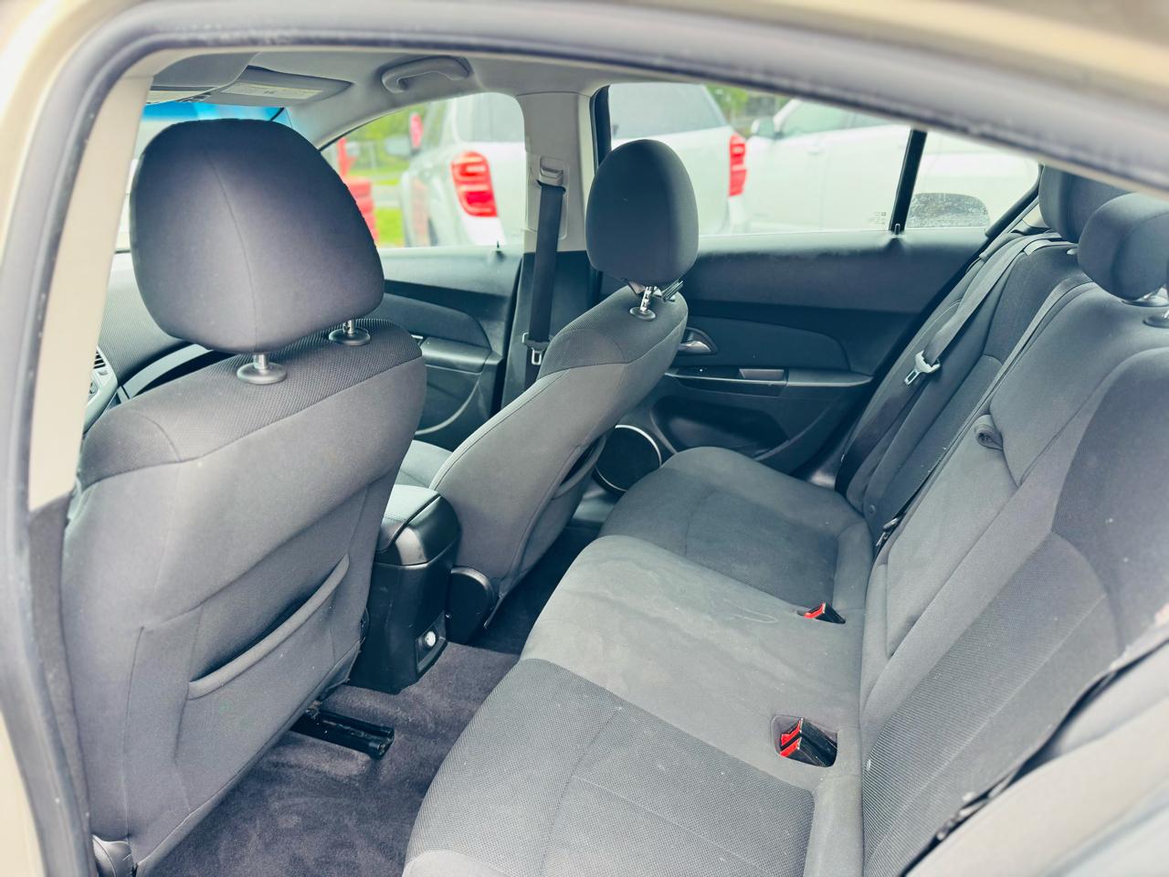Chevrolet Cruze 4dr Sdn LT w/1LT 2011