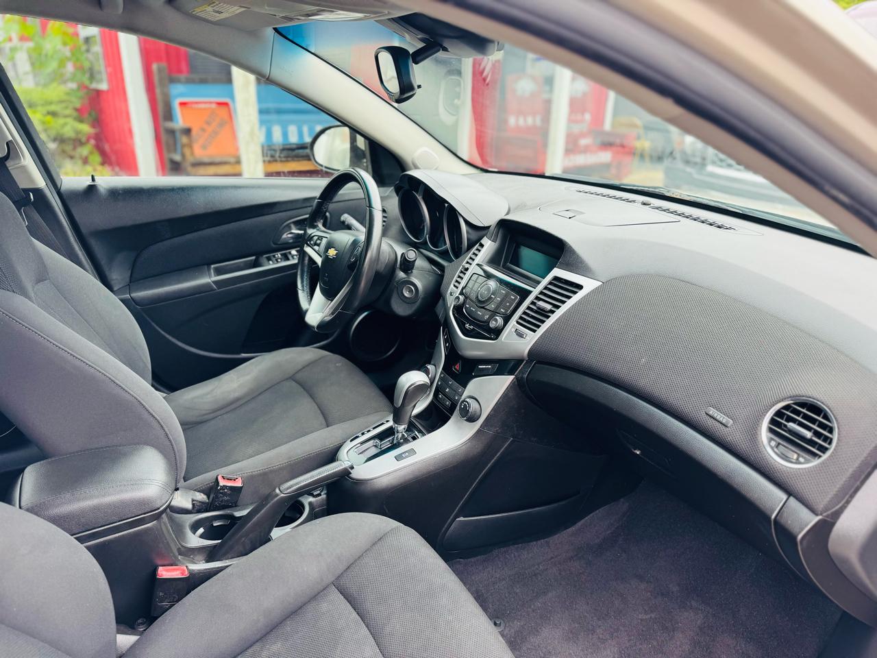 Chevrolet Cruze 4dr Sdn LT w/1LT 2011