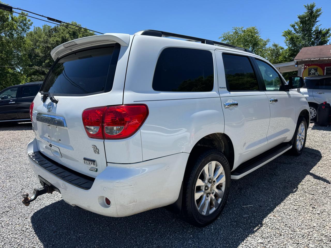 Toyota Sequoia 4WD LV8 FFV 6-Spd AT Platinum (Natl) 2011