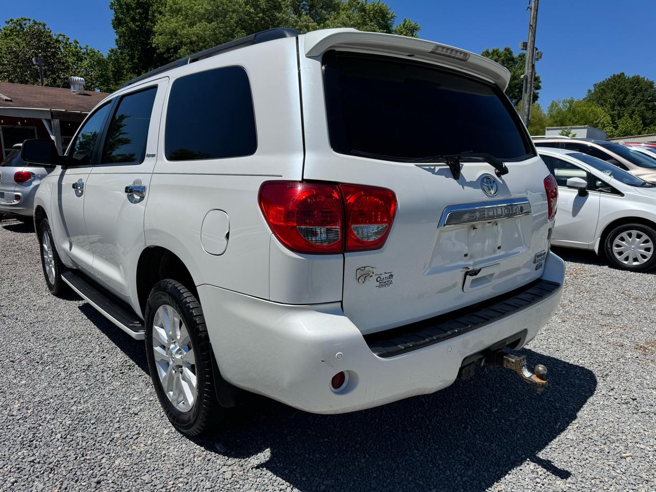 Toyota Sequoia 4WD LV8 FFV 6-Spd AT Platinum (Natl) 2011