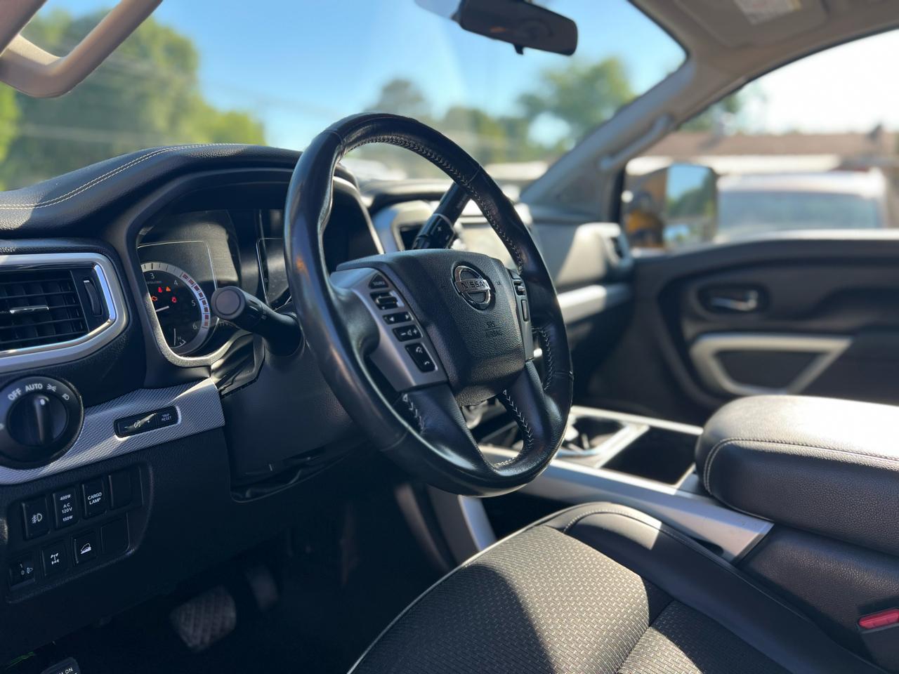Nissan Titan XD 4WD Crew Cab Platinum Reserve Diesel 2016
