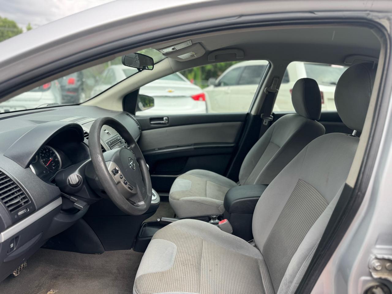 Nissan Sentra 4dr Sdn I4 CVT 2.0 S 2011