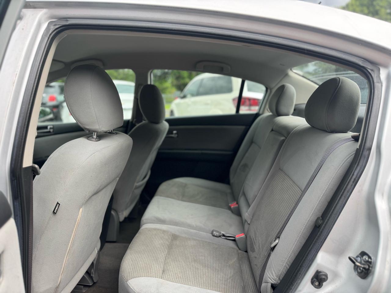 Nissan Sentra 4dr Sdn I4 CVT 2.0 S 2011