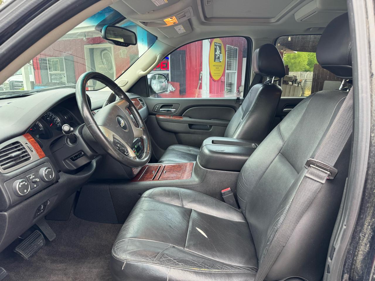 Chevrolet Suburban 4WD 4dr 1500 LTZ 2012