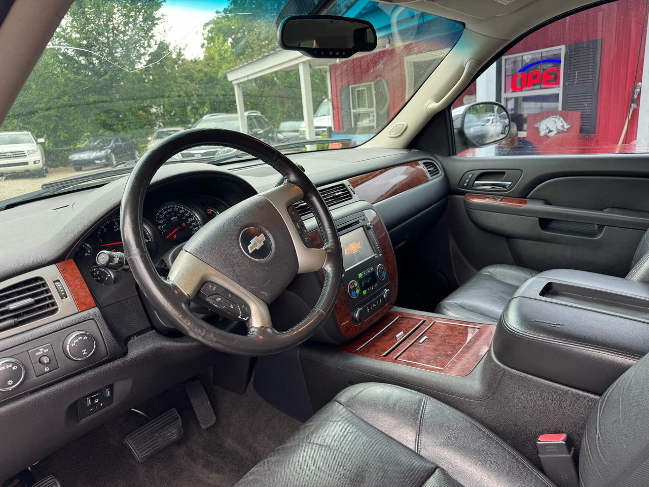 Chevrolet Suburban 4WD 4dr 1500 LTZ 2012
