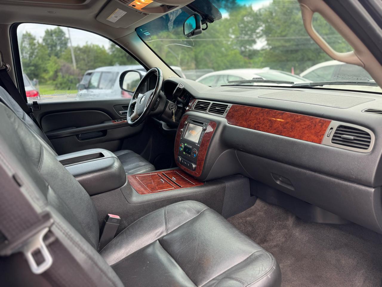 Chevrolet Suburban 4WD 4dr 1500 LTZ 2012