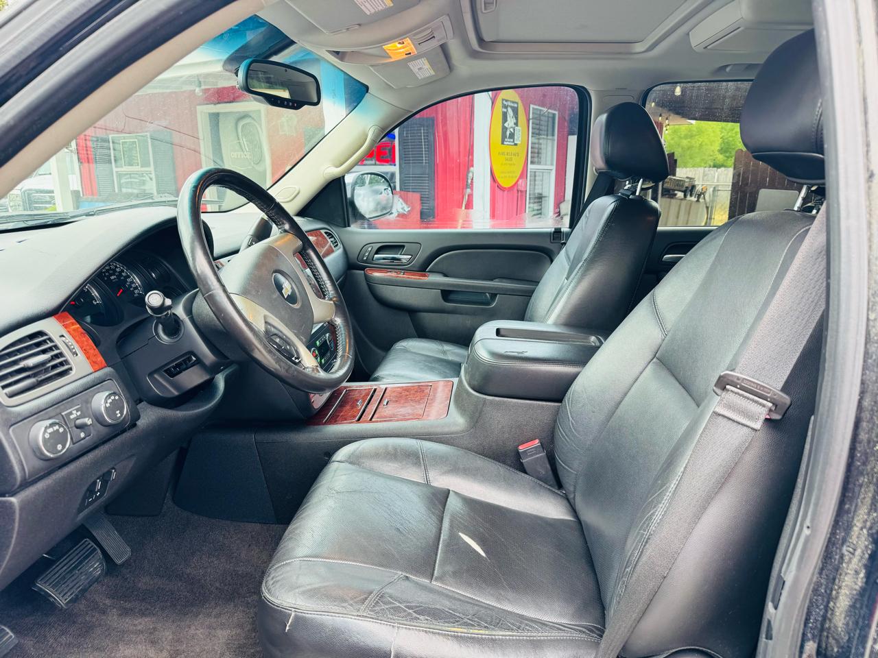Chevrolet Suburban 4WD 4dr 1500 LTZ 2012