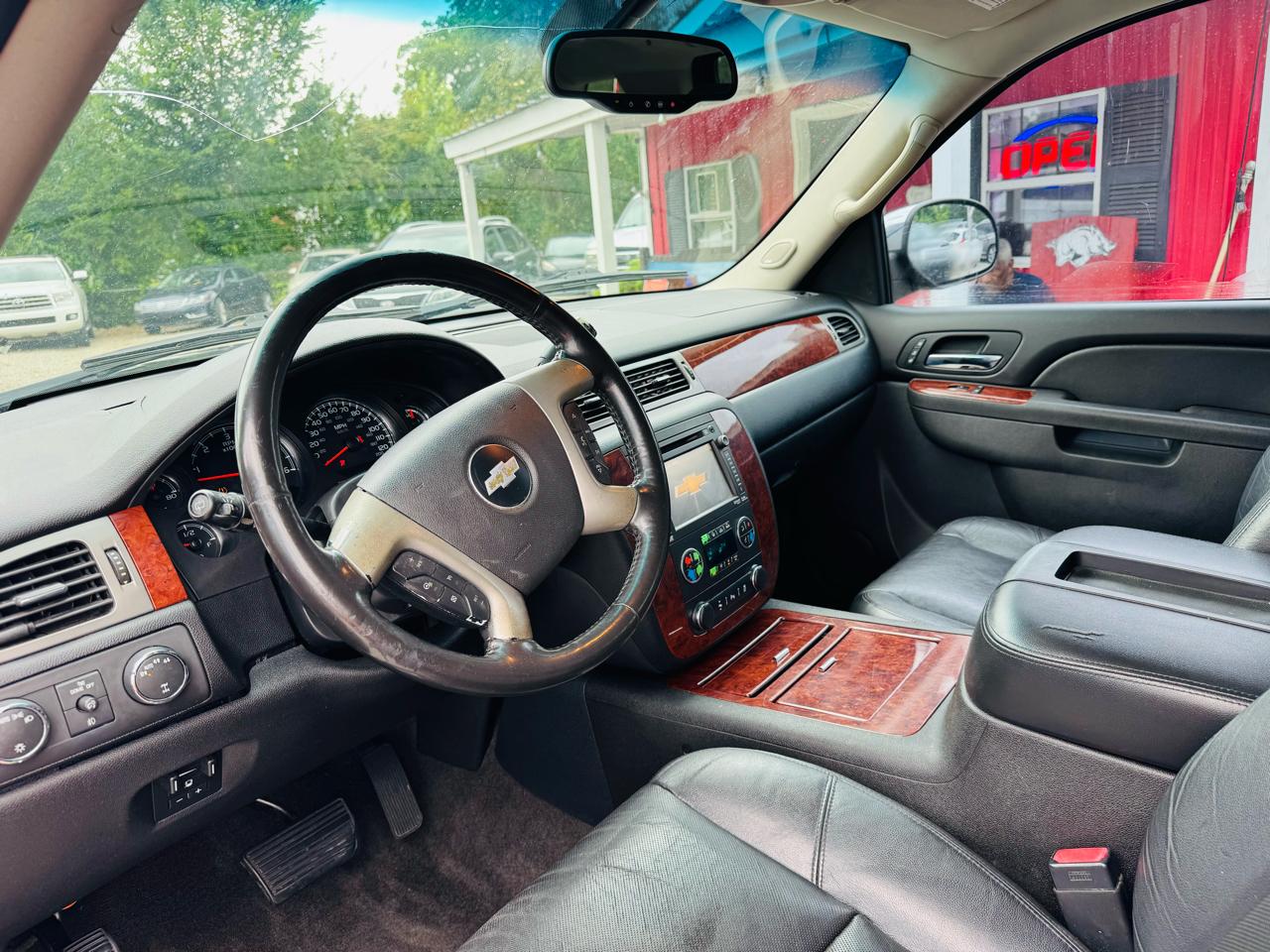Chevrolet Suburban 4WD 4dr 1500 LTZ 2012