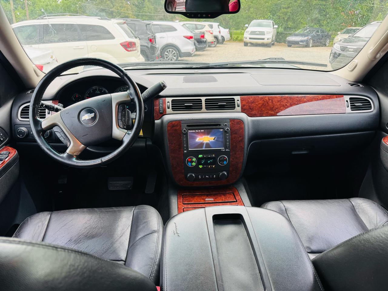 Chevrolet Suburban 4WD 4dr 1500 LTZ 2012